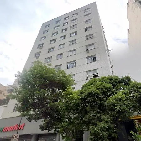 Studio completo na praia de Copacabana , claro e silencioso, com ar, wifi, netflix, até 3 pessoas, pauloangerami BR502-3